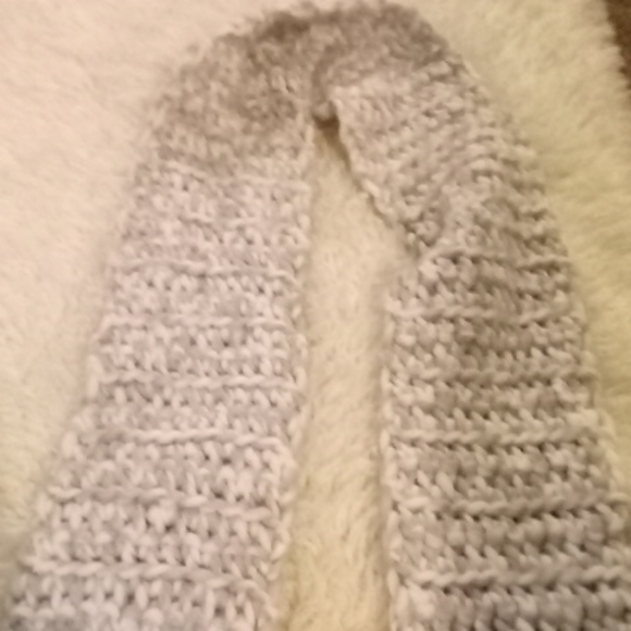 NWT Universal Thread Thick Knitted Scarf - Picture 4 of 4